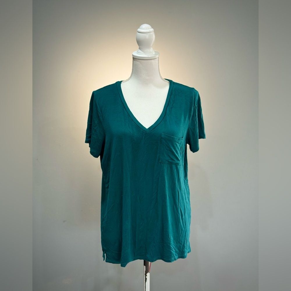 Green Market & Spruce V-Neck Pocket Tee Size L EUC